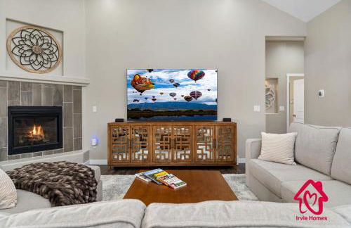 Fireside Oasis Retreat - An Irvie Home - Foto 28