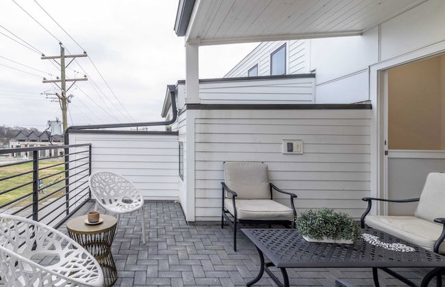 Monty by Avantstay 4bdr 4ba, Balcony w/ Outdoor Seating, 5mins to DT - Photo 33