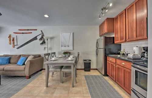 Pet-Friendly Retreat with Deck Steps to Marina! - Foto 4