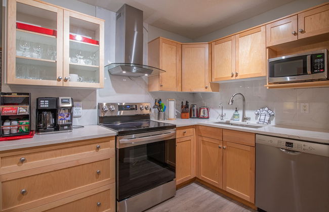 Mountain View 2 Bedroom Condo-Top Floor - Photo 6