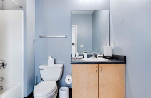 West Loop - City Views With In & Out Parking 6 - Photo 35