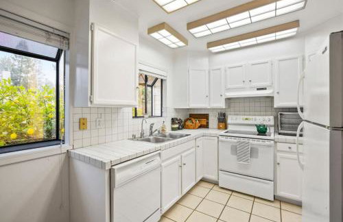 2BR Close To Stanford, Medical Center and Hospital - Photo 18