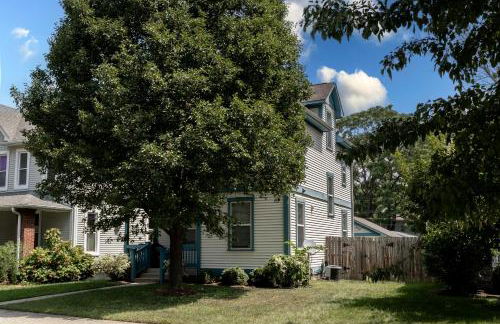 Indy Gem, Mins from Downtown with Hot Tub - Photo 11