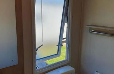 Billing Aquadrome - Alberta Caravan 2 Bedroom Sleep 6 - Photo 3