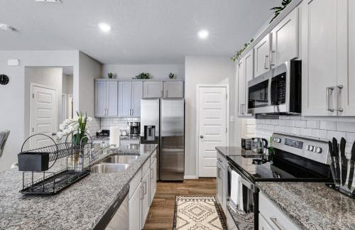 Stylish Hot Tub Retreat BBQ Yard Games WiFi Pets - Foto 11