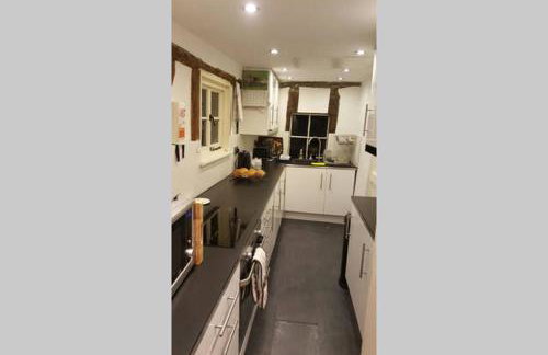 Entire Thatched Cottage - Photo 3