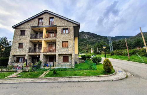 Apartamento de montaña y ESQUÍ en el Pirineo Aragonés, Villanúa - WIFI - Photo 18