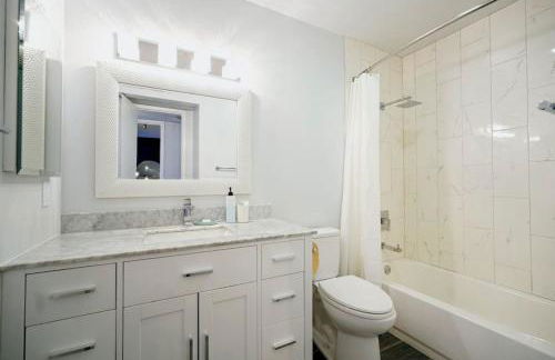 KeyLuxe, Luxury Apartment with Jacuzzi, Pool, Gym, Tennis in Walnut Creek - Photo 15