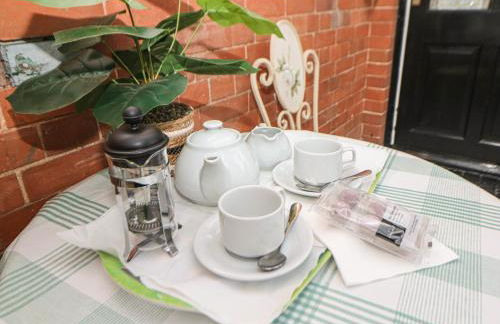 South Lodge - Longford Hall Farm Holiday Cottages - Photo 18