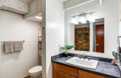 Centric Modern Loft w/ King Beds & Smart GameTable - Foto 24