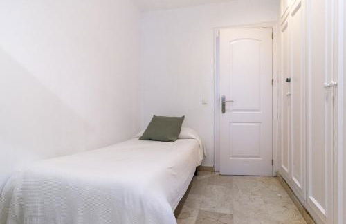 Modern apartment with pool on the beachfront in Marbella by SharingCo - Photo 33