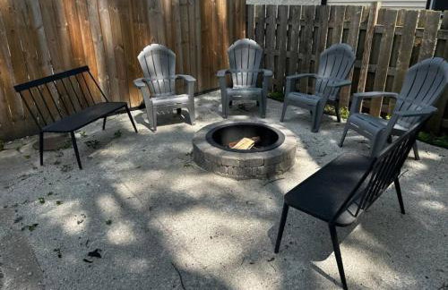 Spacious Home in DT Libertyville Near Naval Base - Foto 3