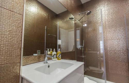 Central Lisbon Flat by Pink St - Photo 49