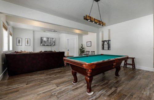 The Moccasin Lodge with Hot Tub and Fire Pit Escape - Foto 46