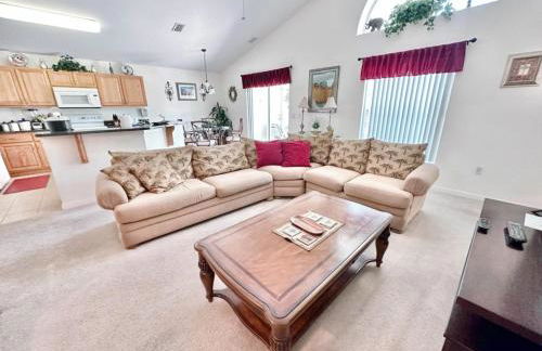 Cozy 4 Bed Pool Home With Game Room 4 Bedroom Home by RedAwning - Foto 2