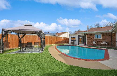 Charming 3Bd 2Ba Home with Private Pool - Foto 4