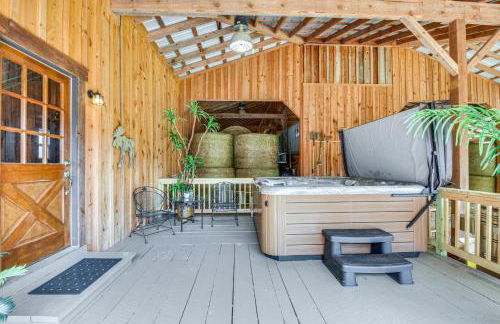 Clarkesville Rustic Hideaway on 38-Acre Farm! - Foto 1