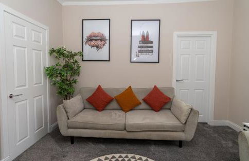 4 Bedrooms Homely House - Sleeps 6 Comfortably with 6 Double Beds,Glasgow, Free Street Parking, Business Travellers, Contractors, & Holiday-Goers, Near All Major Transport Links in Glasgow & City Centre, Perfect for Common Wealth Games 2026 - Foto 64