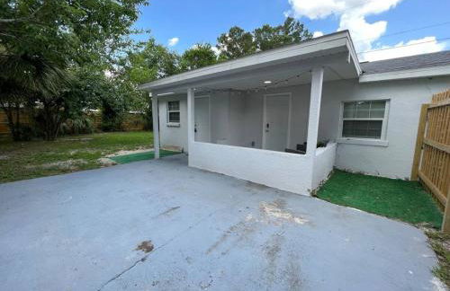 Stylish Chic King Bed Ybor DT - Foto 18