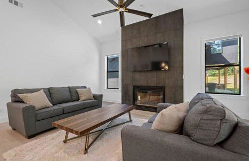 Modern Retreat 10 min-Oaklawn BBQ grill Pavillion Kids playground - Foto 11
