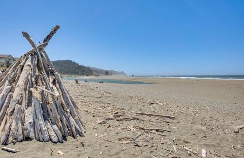 Steps to Shore Home with Hot Tub in Gold Beach - Foto 29