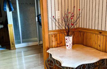 The Carriage House Walk to River Lake In Town - Foto 8