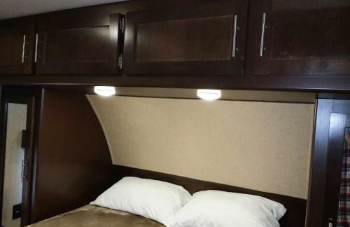 RV11 XLR - 27' Family Toy Hauler - Sleeps 6 - Foto 16