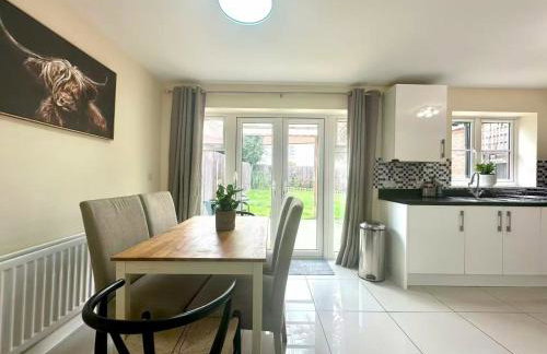 Charming 3 bedroomed House in Bicester sleeps 6 - Foto 3