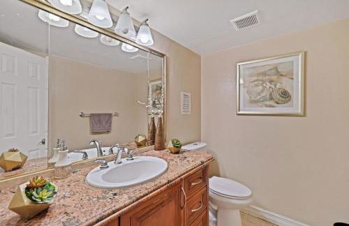 Gorgeous Villa with Private Heated Pool - Foto 48