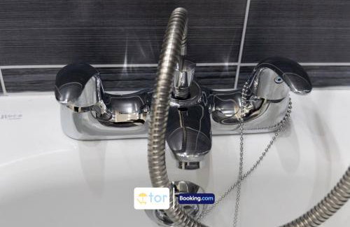 Large 2 Bedroom Apartment By The One Retreats Short Lets & Serviced Accommodation Horley Close To Gatwick Airport - Foto 52