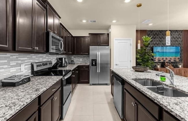 Brand New! Windsor Island 5BR Cozy Home Wpool/spa - Foto 24