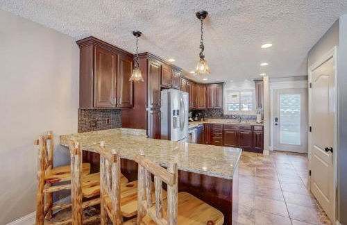 Sunrise Beach for Family Fun and Walk to Noahs Ark - Foto 4