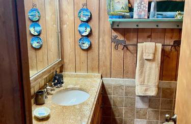 Lake Escape to an Elegant 4 Br Home - Foto 28