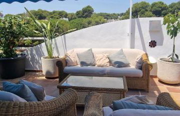 Beachfront Villa - Photo 29