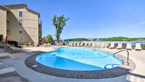 Lakefront Osage Beach Condo with Balcony and Pool - Foto 2