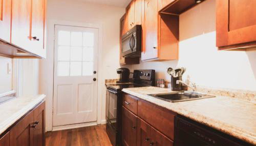 2BDR 2BATH Prime Location Walk to Forsyth Park! - Foto 2, stove