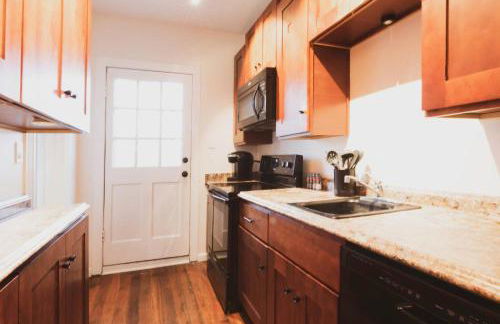 2BDR 2BATH Prime Location Walk to Forsyth Park! - Foto 2