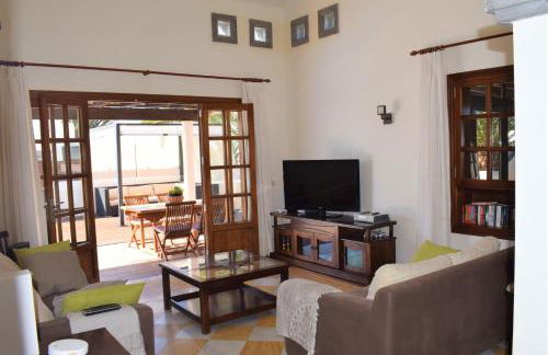 VILLA ALAI. PRIVACIDAD. PISCINA CLIMATIZADA. WIFI. TV CABLE. - Foto 14