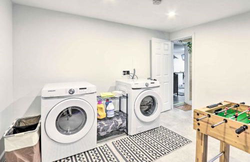 Upscale Waterbury Retreat with Indoor Hot Tub! - Foto 23