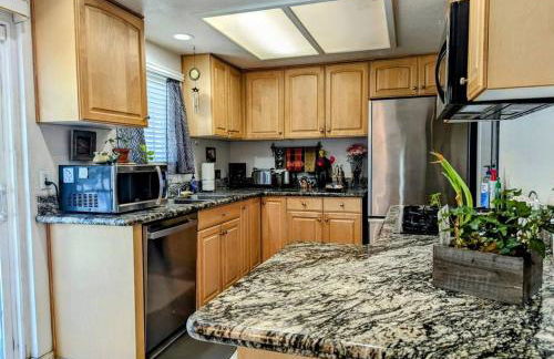 5 Minutes to South Bay Beaches! Private 2 bedroom 2 bath 2 level home with patio Excellent value! - Foto 74