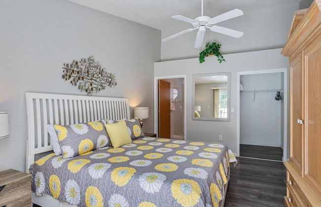 Villas at Island Club Community, Pools, Jacuzzi and More! - Photo 7