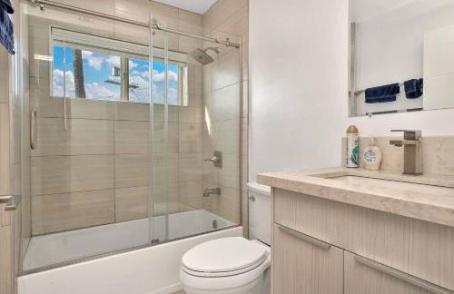 Cozy 3 BR Townhouse with Balcony - Photo 26