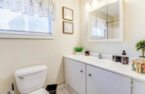 Charming and Cozy Cabin Near Lake Champlain! - Foto 15