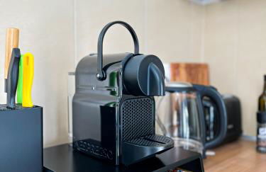 Erstklassiges Ferienapartment Citynah mit 1 Schlafzimmer - WiFi, TV, Küchenzeile, Waschmaschine&Trockner - Foto 24