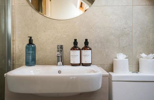 Beighton - 3 Bed Spacious Home with FREE Parking, Great for Groups & Families - Hosted by Stay Host Save - Foto 76