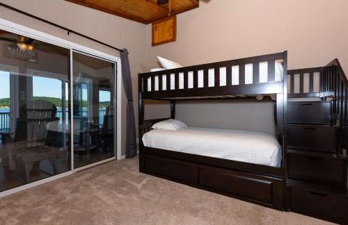 Lakefront Family Home Private Dock with Huge Views - Foto 25