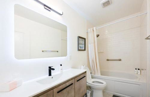 @ Marbella Lane - Exquisite Home 3BR - Photo 34