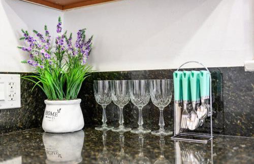 Near LA Cozy Home with Full Kitchen & Laundry - Foto 18