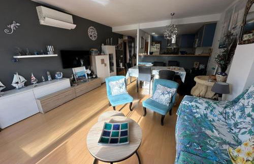 Bonito apartamento con gran terraza y piscina comunitaria AV-08 - Foto 7