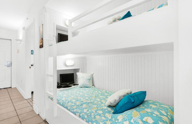 Pelican Beach Resort 505 - Photo 3